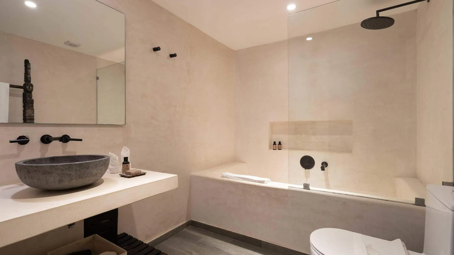 Exclusive 20 Guest Hotel Pool Tubs And Concierge Tulum