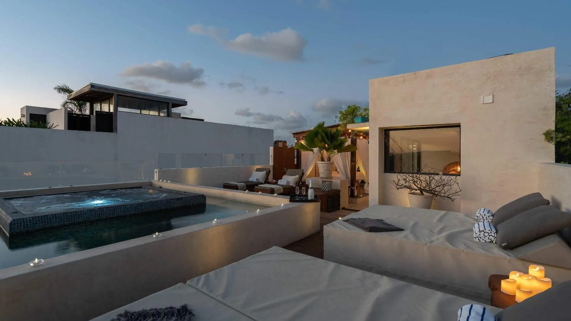 Exclusive 20 Guest Hotel Pool Tubs And Concierge Tulum